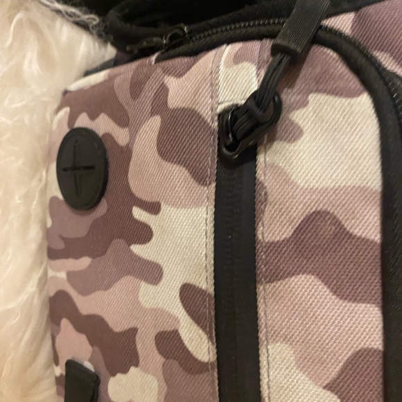 VGC 8/10 Camo tactical look Chest/running bag unisex!! - Picture 5 of 11